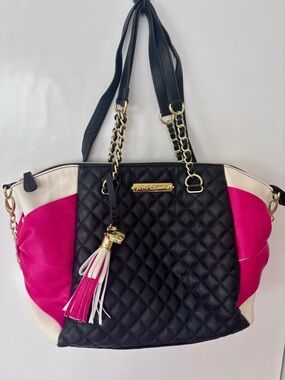 Betsey Johnson|Black/Hot Pink/Ivory Quilted Large Dome Bow Shoulder Bag w/Tassel